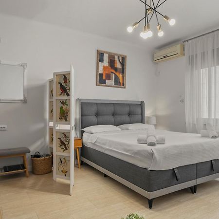 Upscale Studio, Walking Distance From The Old Town Bukares Bagian luar foto