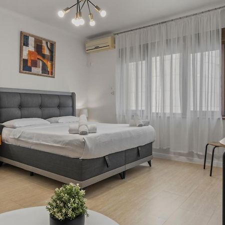 Upscale Studio, Walking Distance From The Old Town Bukares Bagian luar foto