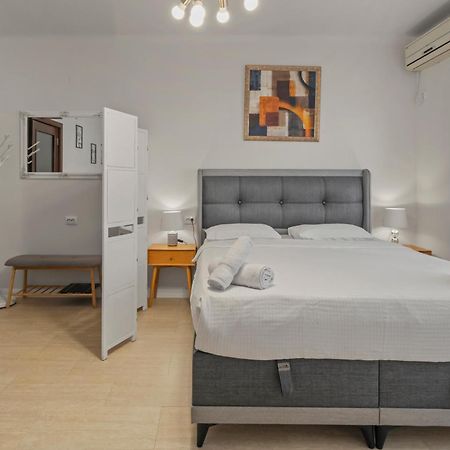 Upscale Studio, Walking Distance From The Old Town Bukares Bagian luar foto