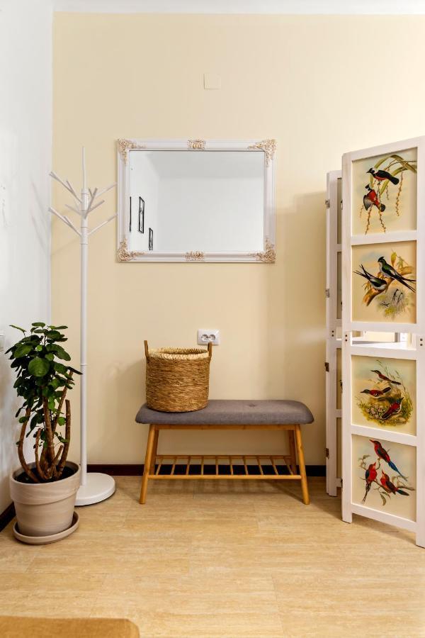 Upscale Studio, Walking Distance From The Old Town Bukares Bagian luar foto