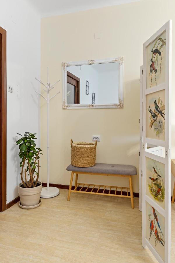 Upscale Studio, Walking Distance From The Old Town Bukares Bagian luar foto