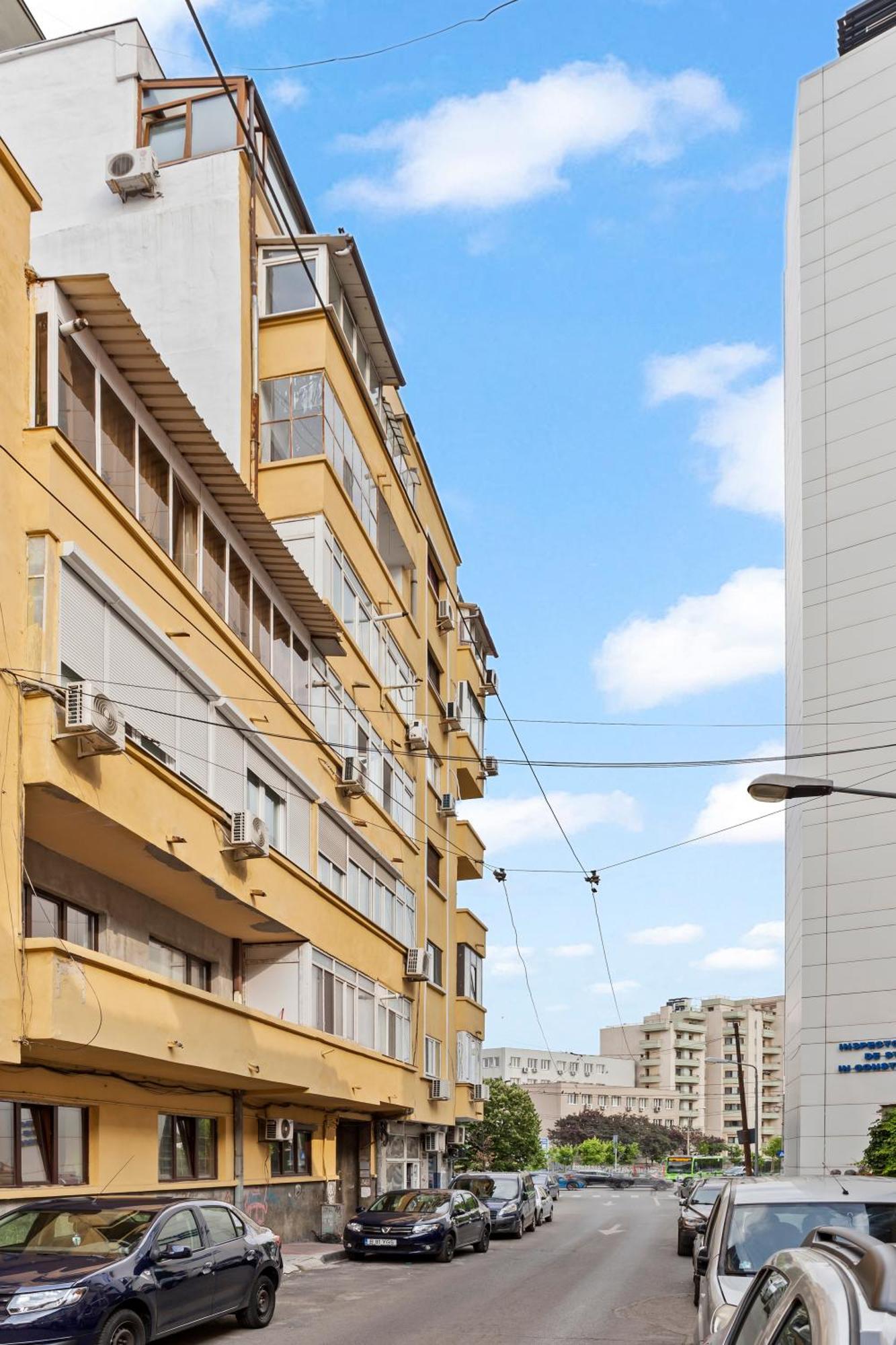 Upscale Studio, Walking Distance From The Old Town Bukares Bagian luar foto
