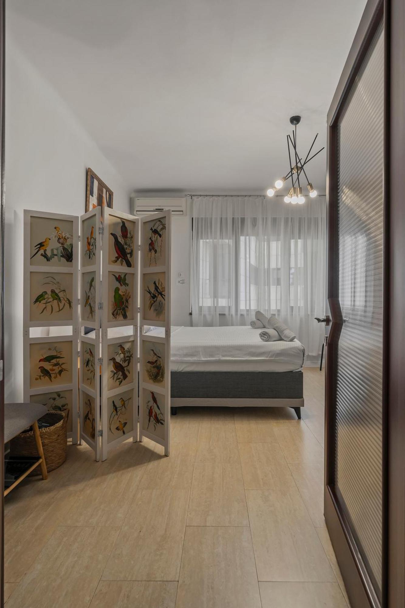 Upscale Studio, Walking Distance From The Old Town Bukares Bagian luar foto